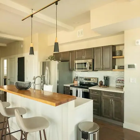 Downtown, Contemporary, 2 Bedroom, Roof Terrace! 3B